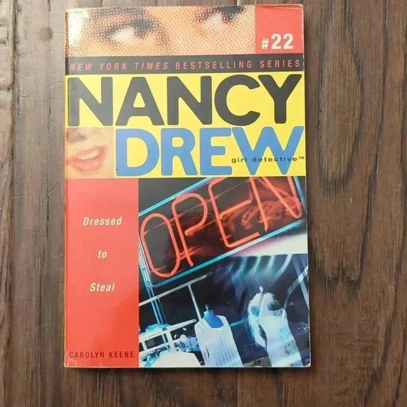 Nancy Drew: Dressed to  Steal - Picture 1 of 3